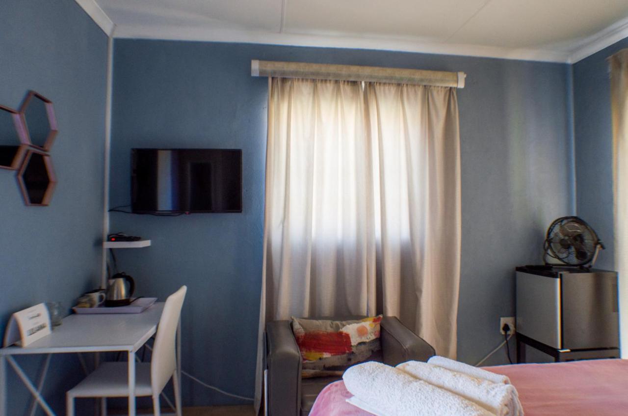 Seroloana Guest House Rustenburg Ngoại thất bức ảnh