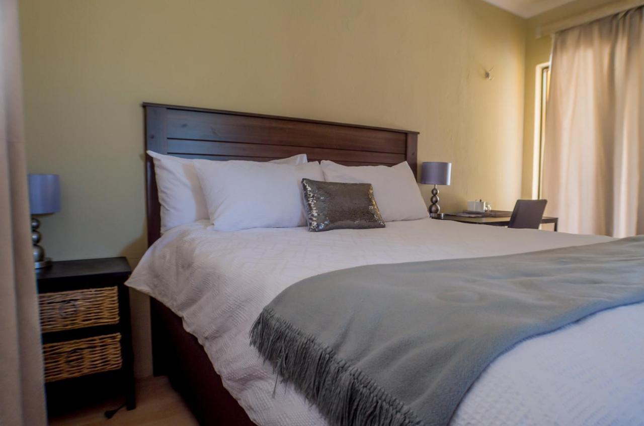 Seroloana Guest House Rustenburg Ngoại thất bức ảnh