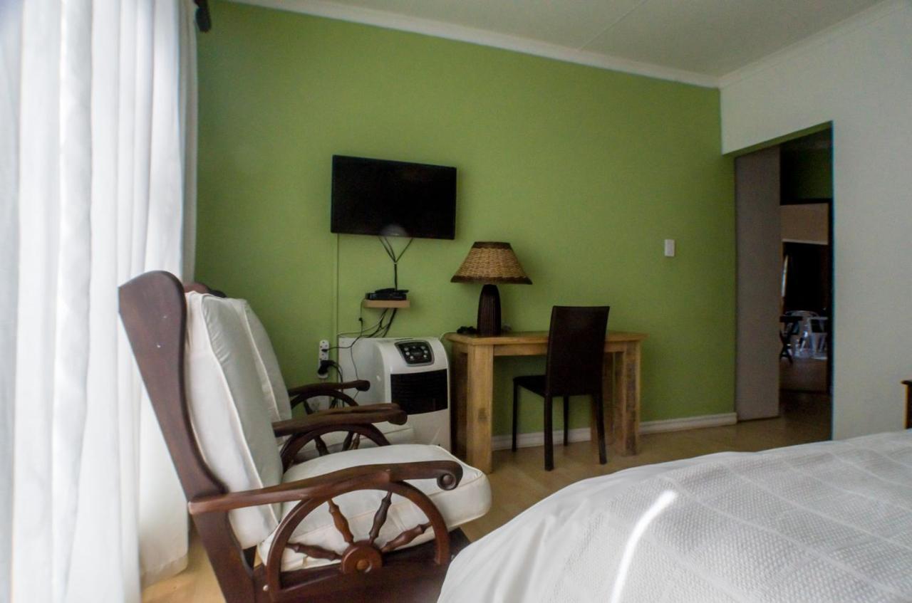 Seroloana Guest House Rustenburg Ngoại thất bức ảnh