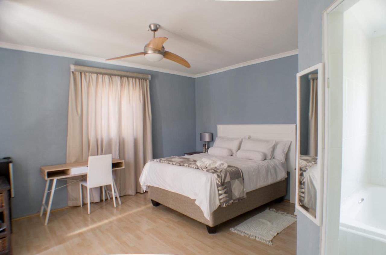 Seroloana Guest House Rustenburg Ngoại thất bức ảnh