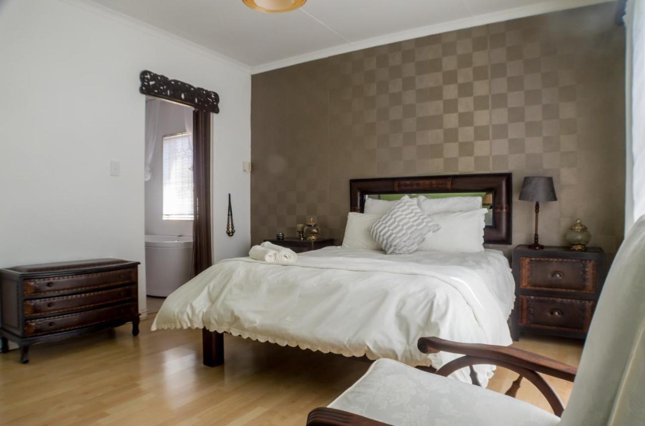 Seroloana Guest House Rustenburg Ngoại thất bức ảnh