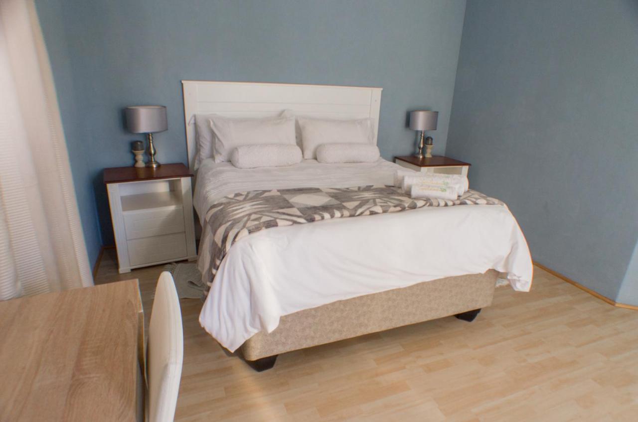 Seroloana Guest House Rustenburg Ngoại thất bức ảnh