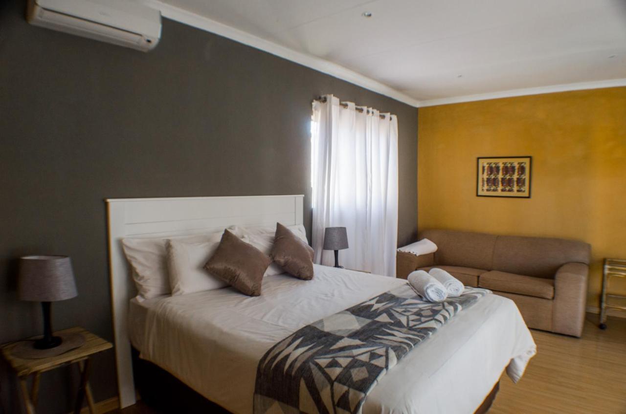 Seroloana Guest House Rustenburg Ngoại thất bức ảnh