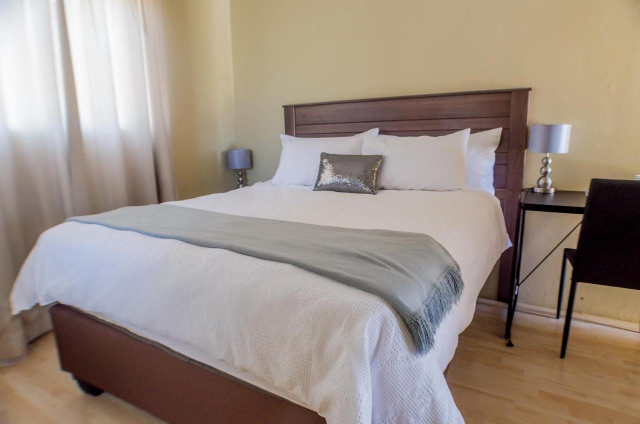 Seroloana Guest House Rustenburg Ngoại thất bức ảnh