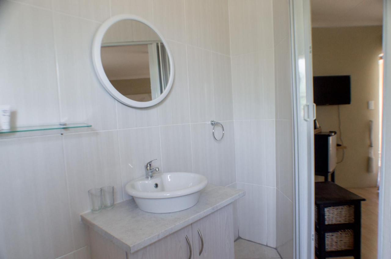 Seroloana Guest House Rustenburg Ngoại thất bức ảnh