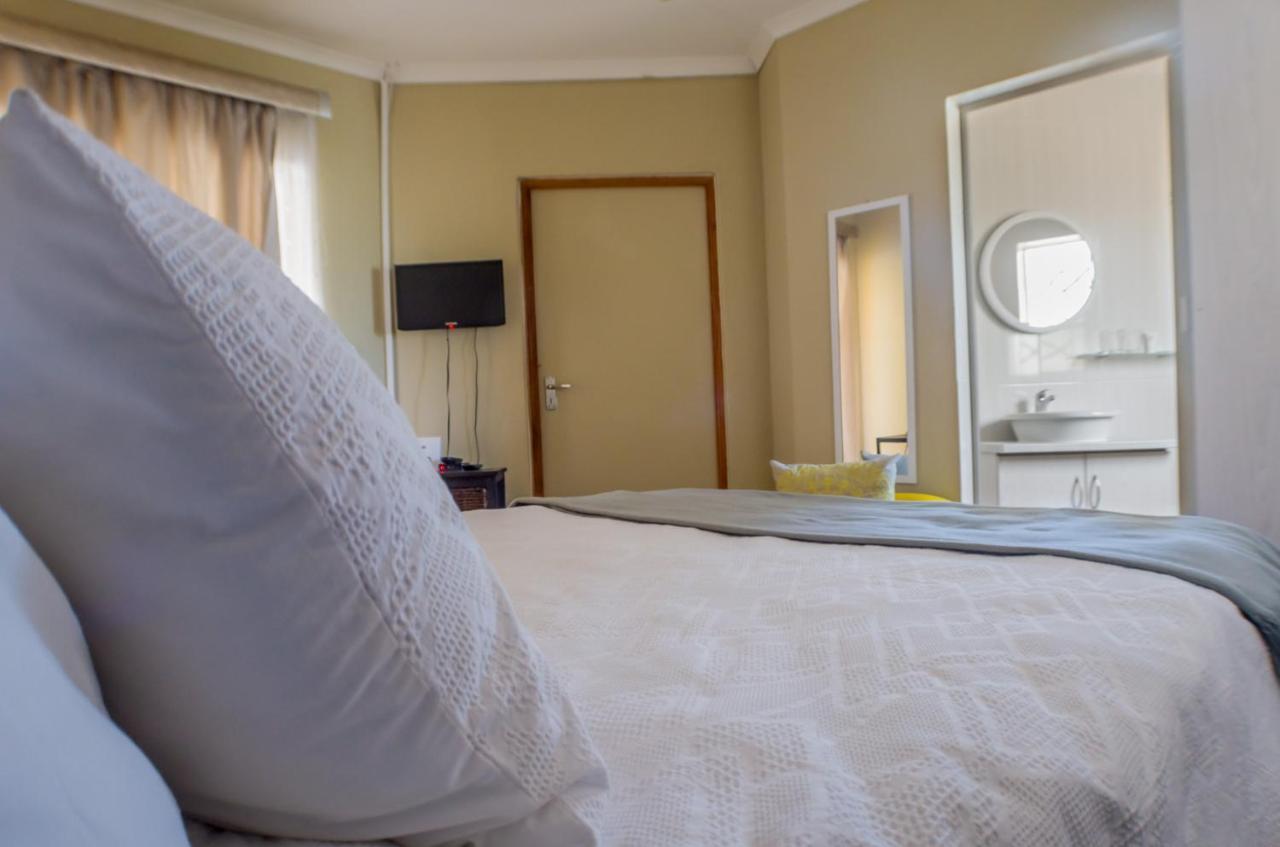 Seroloana Guest House Rustenburg Ngoại thất bức ảnh