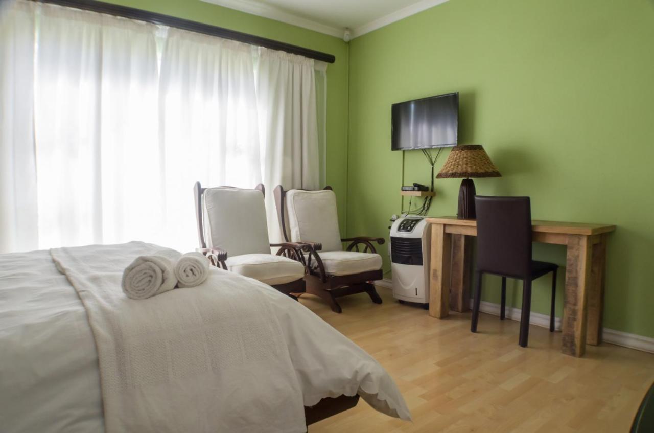 Seroloana Guest House Rustenburg Ngoại thất bức ảnh