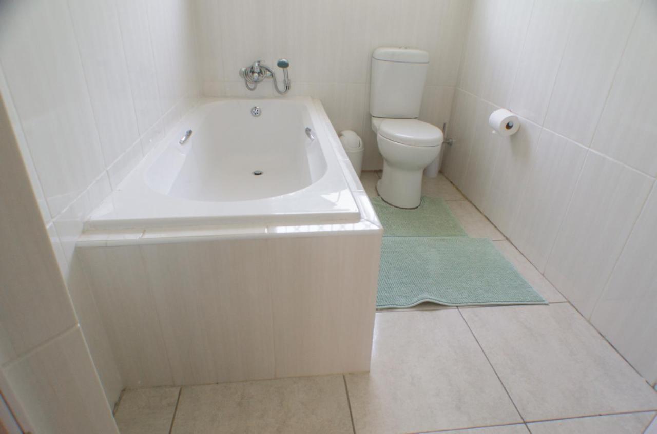 Seroloana Guest House Rustenburg Ngoại thất bức ảnh