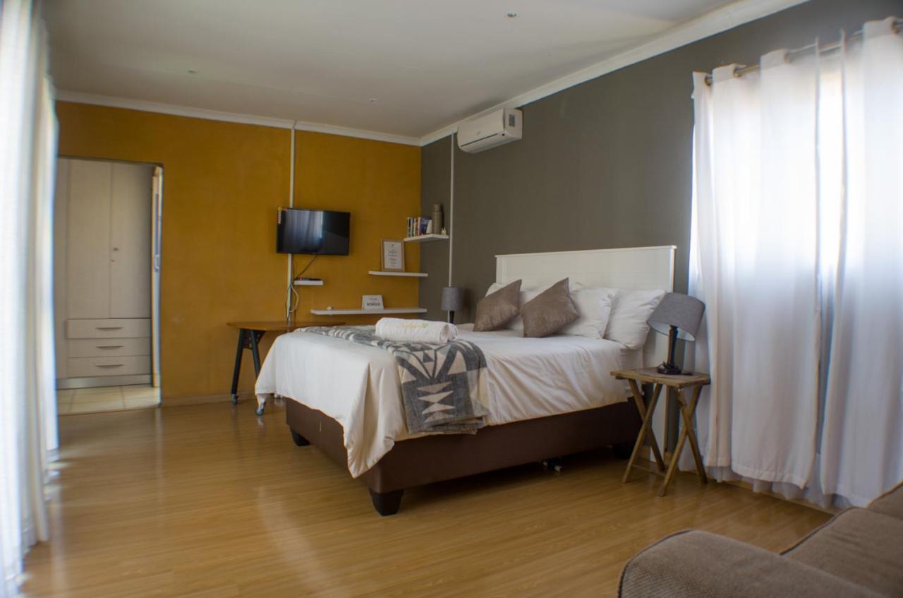 Seroloana Guest House Rustenburg Ngoại thất bức ảnh